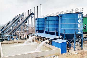 洛陽隆中重工振動(dòng)篩設(shè)備--制砂現(xiàn)場