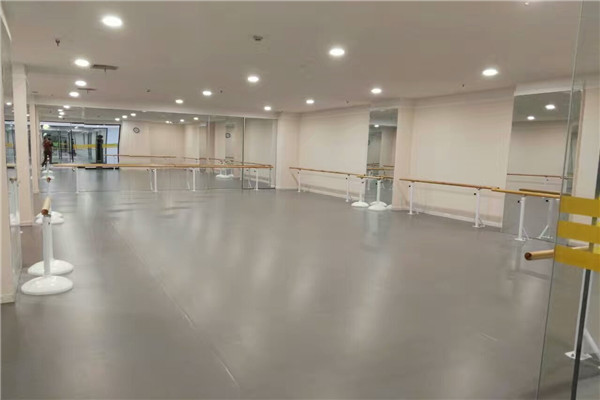 舞蹈地膠顏色和舞蹈室背景怎樣搭配？