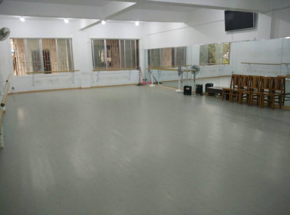 廣西張藝謀漓江藝術(shù)學(xué)校舞蹈地膠鋪設(shè)工程